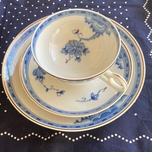 Blue and White China - Floral Tea Cup and Saucer Set with cobalt and gold